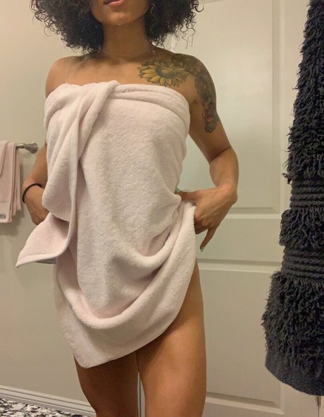 curvy naked onlyfans sexy naked gallery