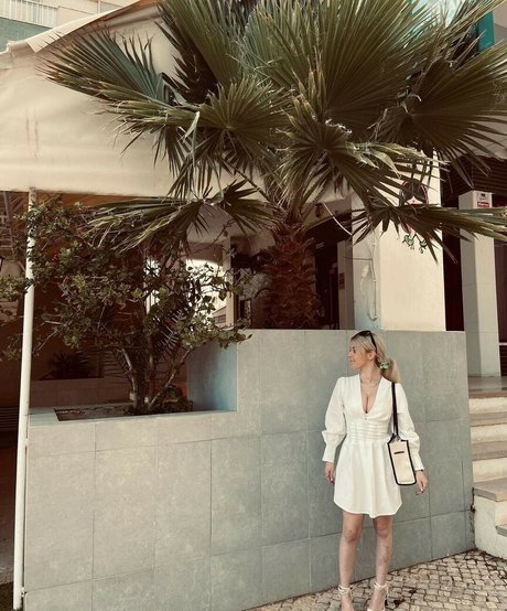 ellenofficial model nude picture