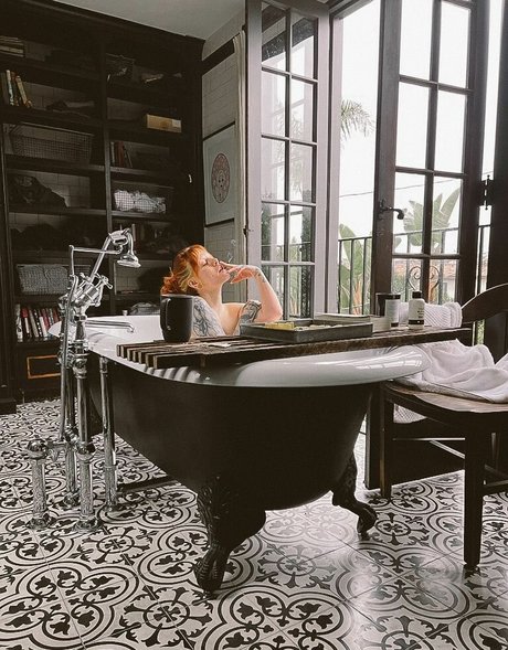 latina onlyfans erotic image