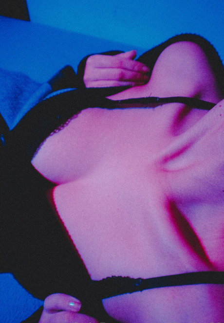 elfawho69 model naked pic