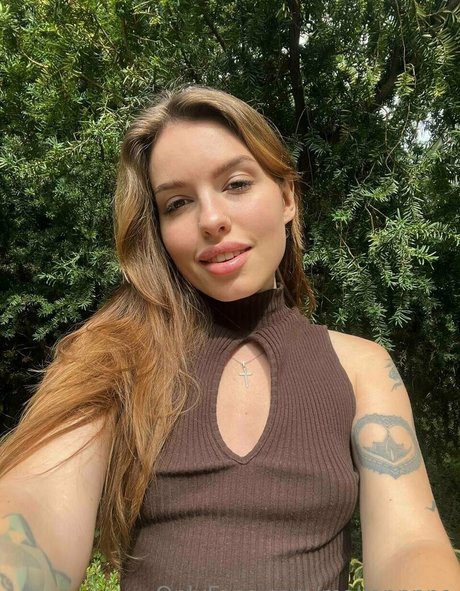 mallennnna nudes model picture