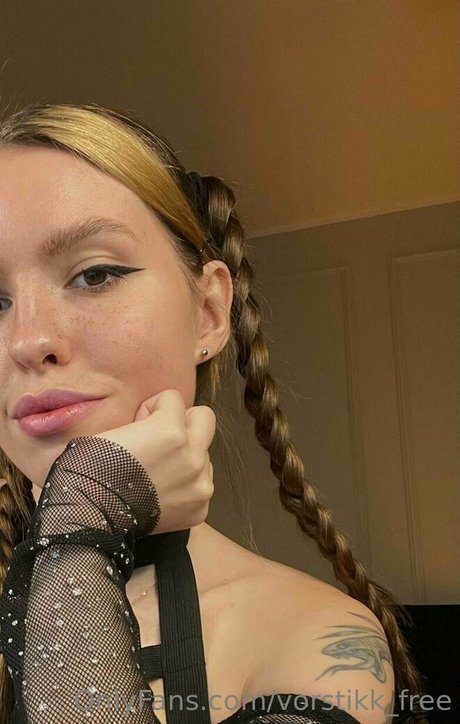 mallennnna hot model pic