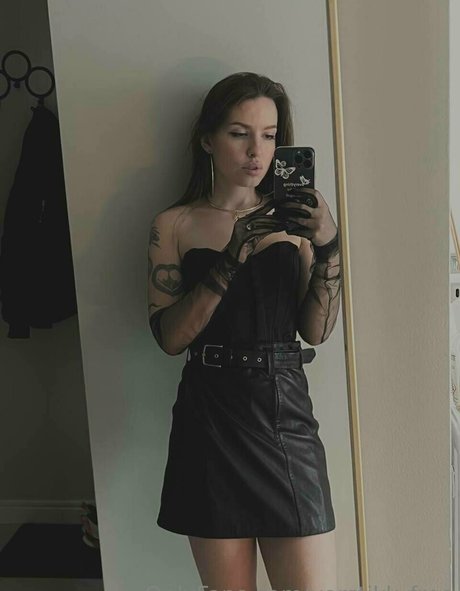 mallennnna pornographic actress photo