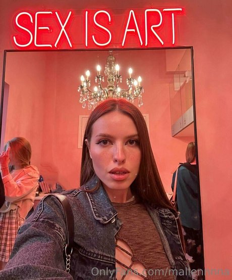 mallennnna naked star pictures