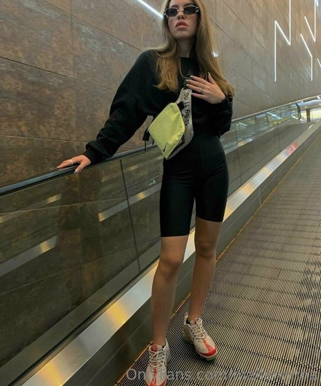 mallennnna nudes star photo