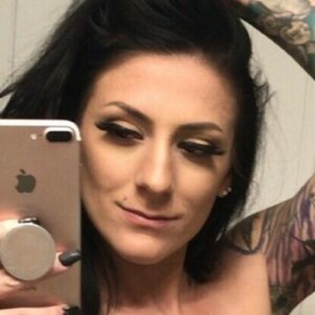 Tattednina sex model photos