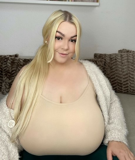 Schnataa pretty model pics