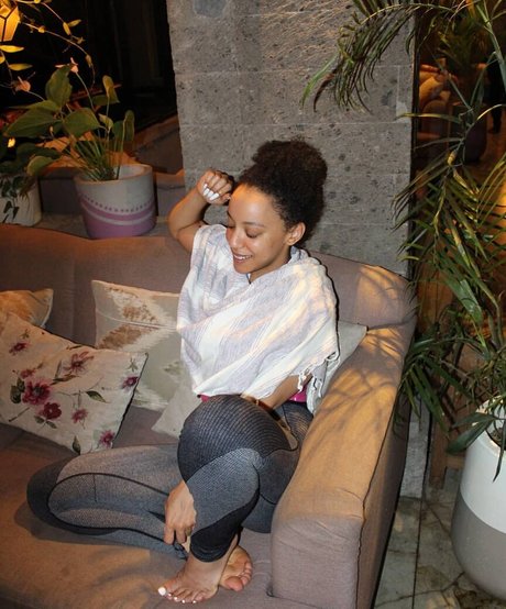 Feelinfree high quality model picture