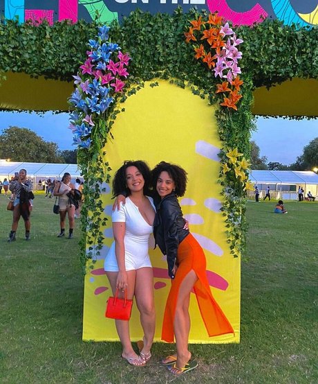 Feelinfree sexy model pics