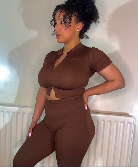 Feelinfree actress pics