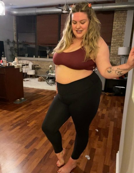 ellesbelly pornstar pretty photo