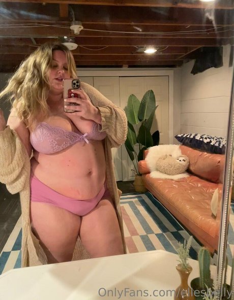 ellesbelly pornstar top image