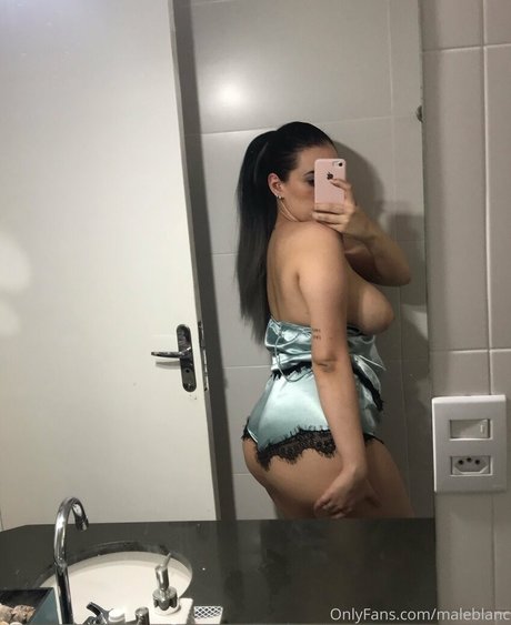 ellaarievilo model archive