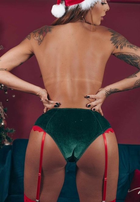 Monique Amin star perfect photos