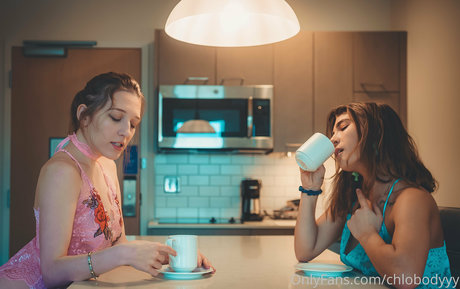 chlobodyyy model perfect image