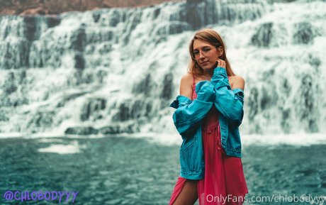 chlobodyyy star beautiful pic