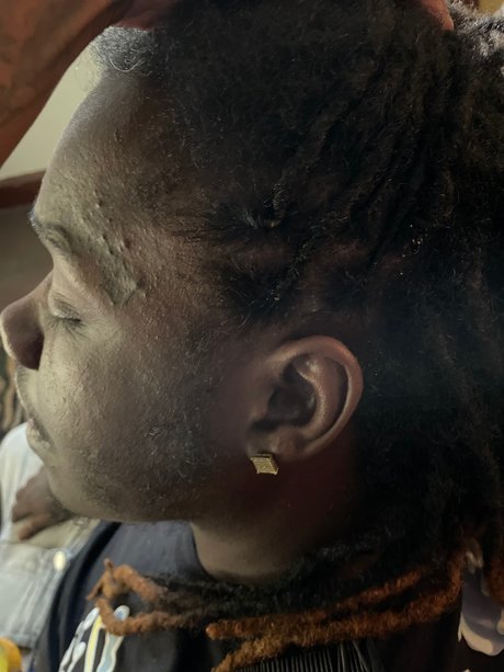 Hood stories model pretty photo