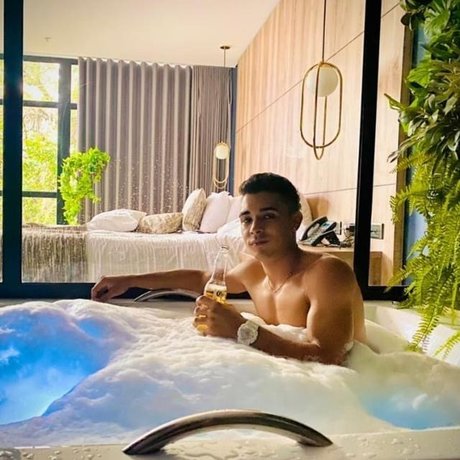 Duvan Vasquez star exclusive photo