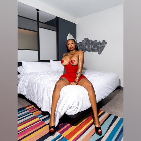 Skyla Banks model high quality pics