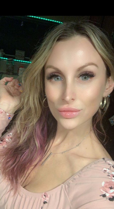 LALA_ nude star pics