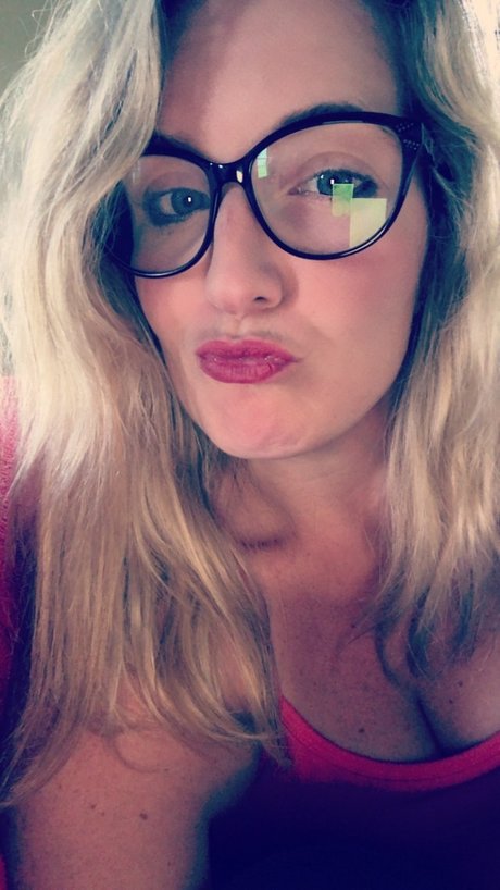 CurvyCaliGirlGoneSouth pretty model images