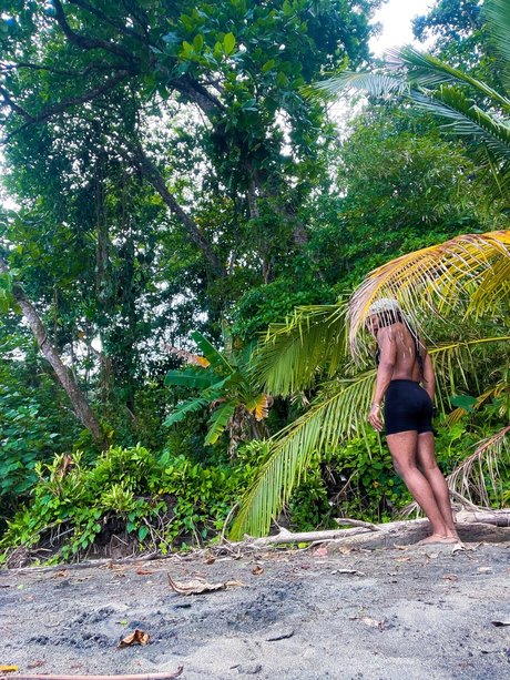 MuuFasa X model nude picture