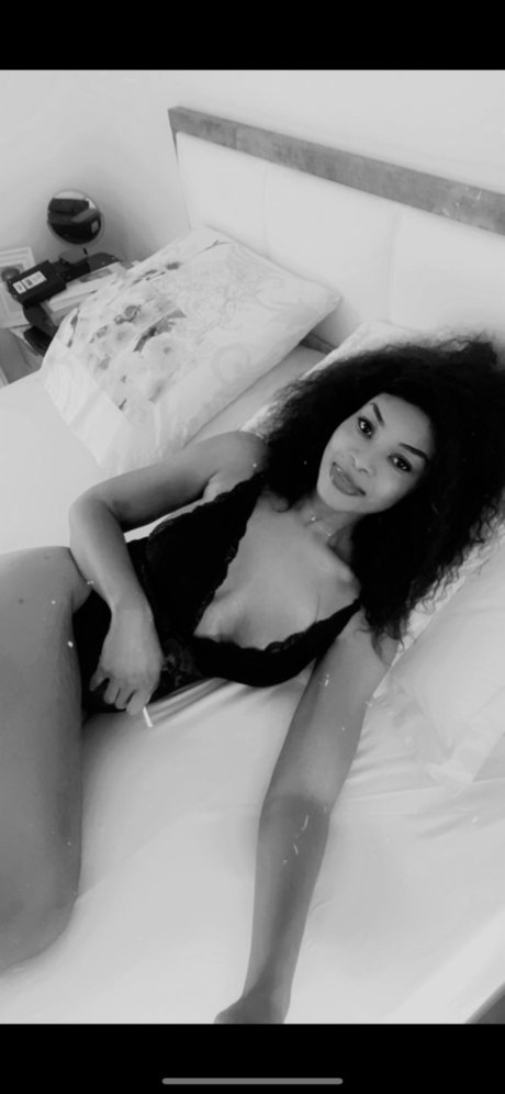 Donanota nude model images