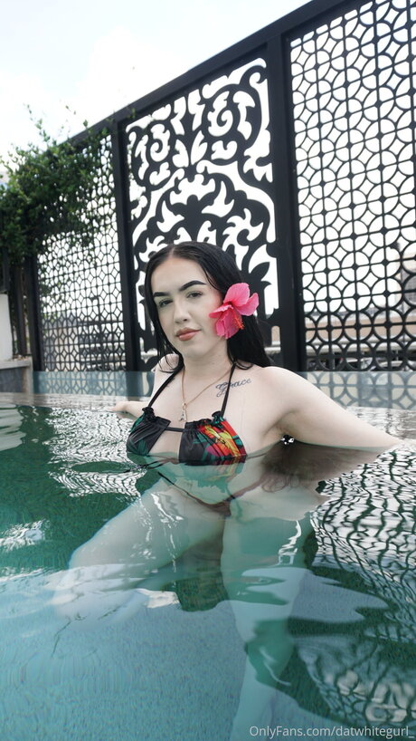 Miss Wright hd actress img