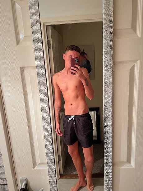 Nathan Cross star adult pic