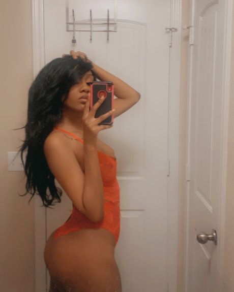 Hennessy_ nude actress pic