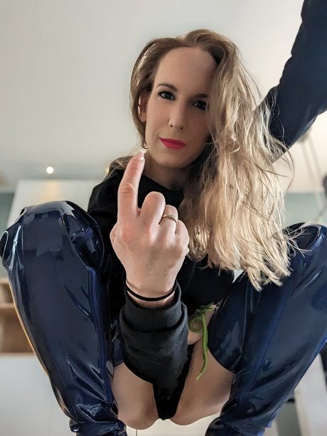 NaomiCUPH_ actress pictures