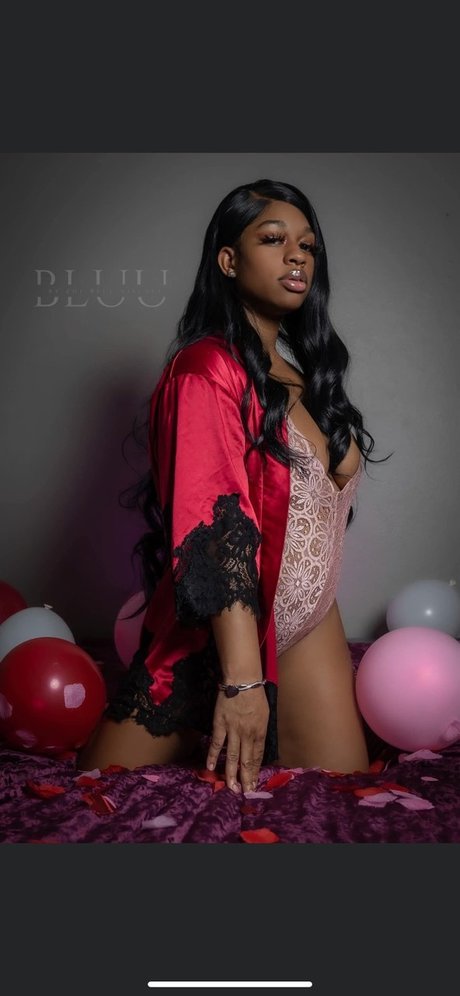 Nanii Lovee sexy actress gallery