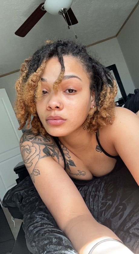 Pretty amp amppaid model pornographic photos