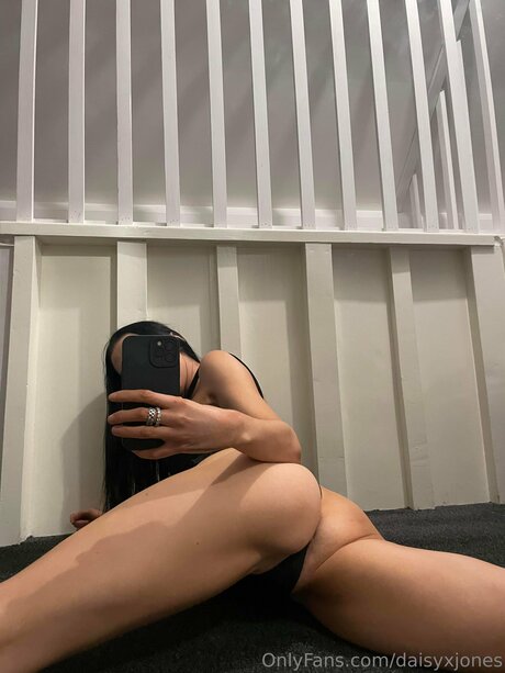 Daisy Jones FREE PAGE_ nude star galleries