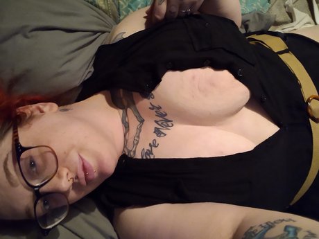 Emma Bee star erotic image