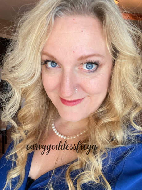 Curvy Goddess Freya_ sexy pornstar images