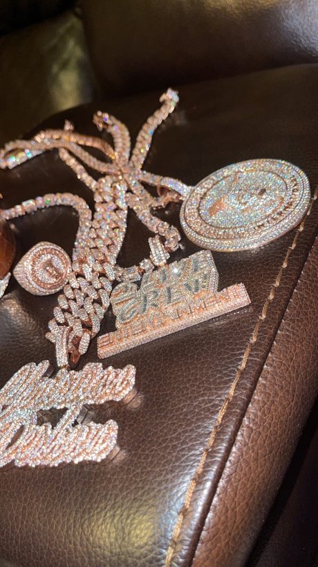 Christian Deshun pretty model photo