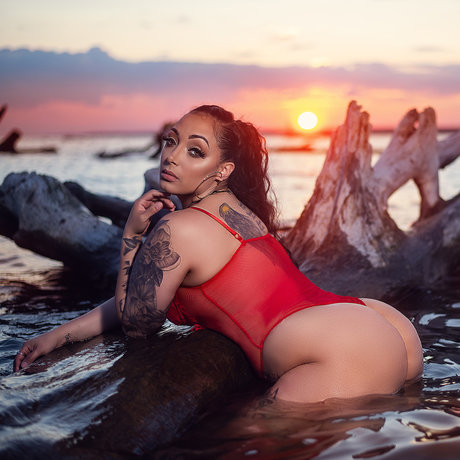 Kate Curvy For Days star photo