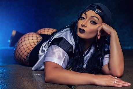 Kate Curvy For Days erotic pornstar gallery