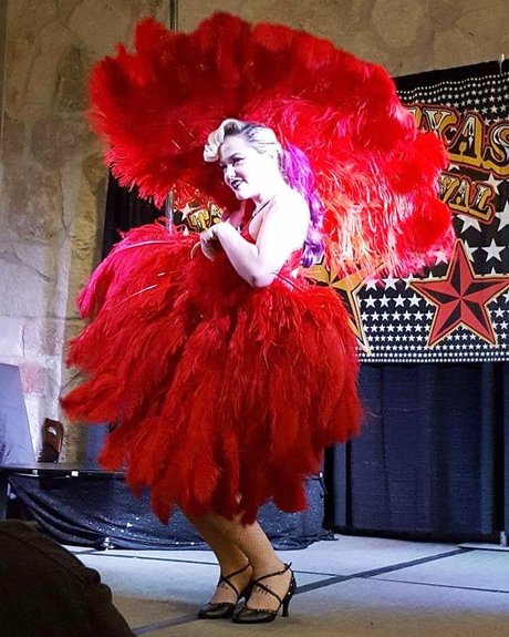 Betsey Oh_ hot star photo