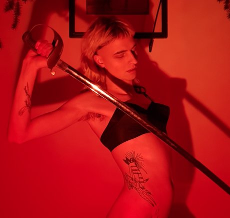 Sadie Dagger exclusive star images