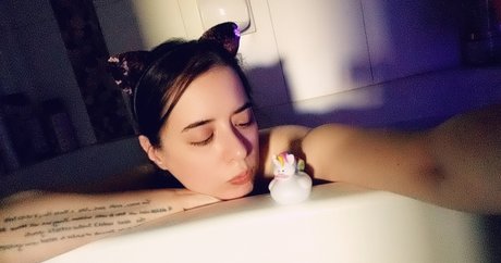 Beso exclusive actress pics