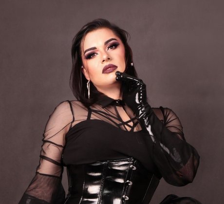 AllindaBack art model pictures