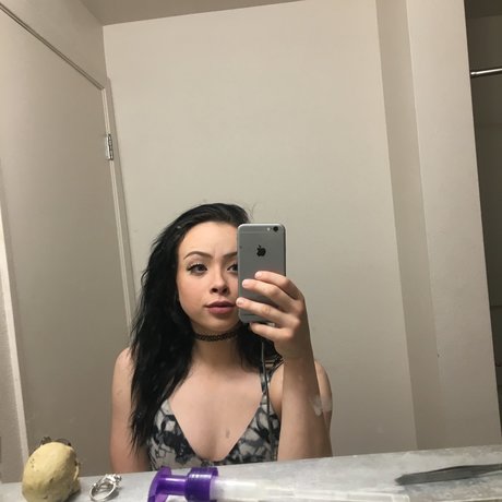 Naomi Evans model sexy gallery