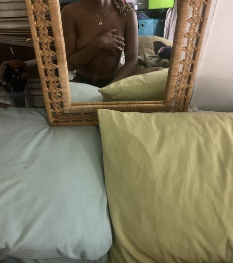 Moeee star naked image