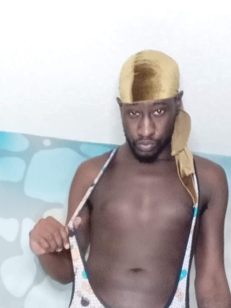 Emile Per ona naked actress pic