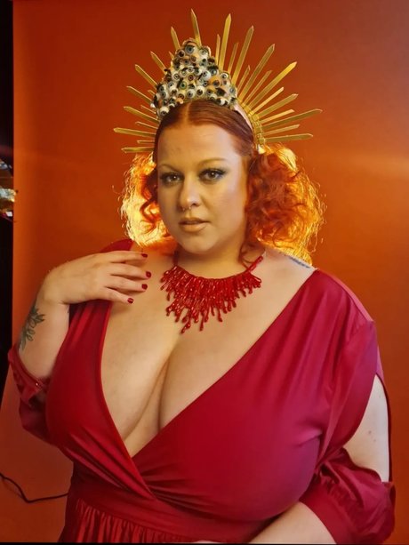 Curls andcurves exclusive star photos