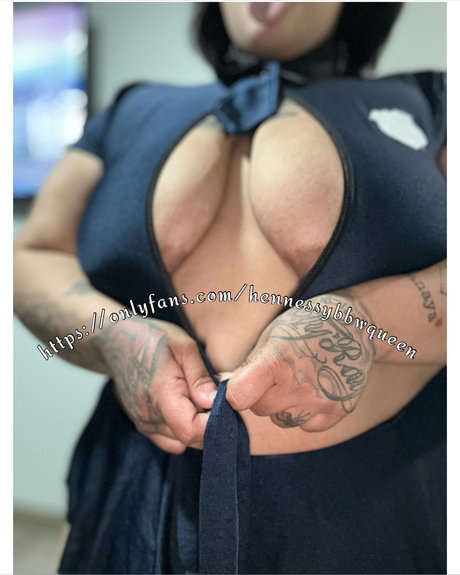 HennessyBbwQueen naked star img