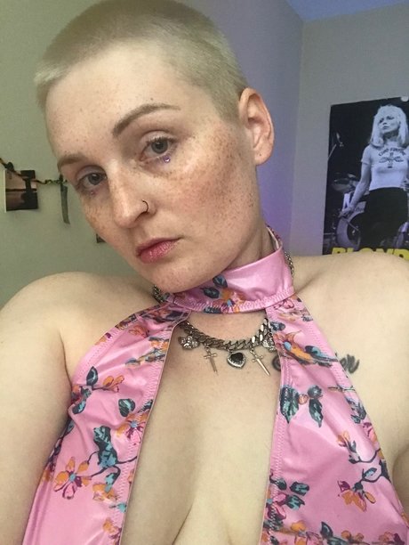 Nicki brand sexy model image