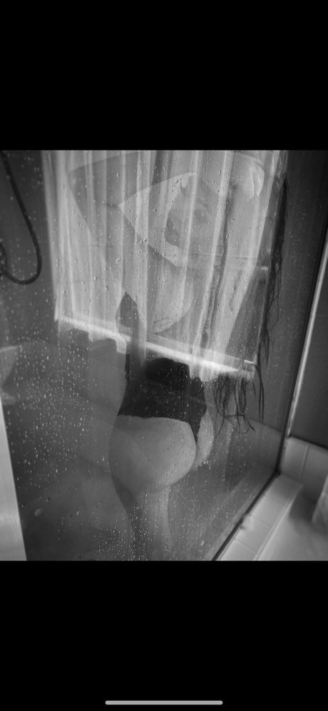 La toxica erotic model pics